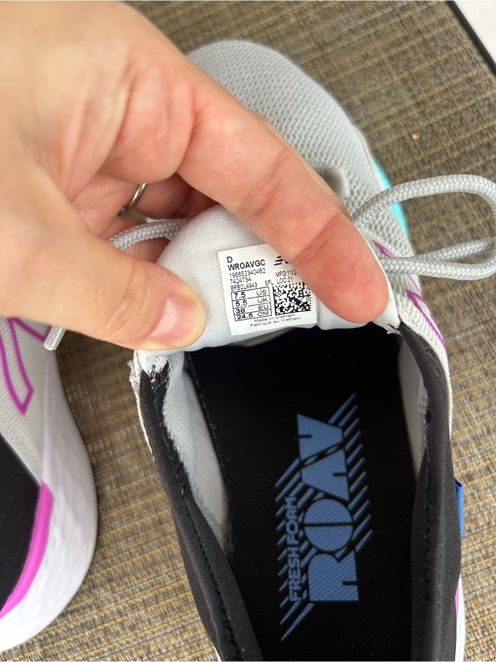 Like New Balance size 7.5 Fresh Foam Roav Sneakers Running Black Gray Pink shoes - Picture 6 of 7